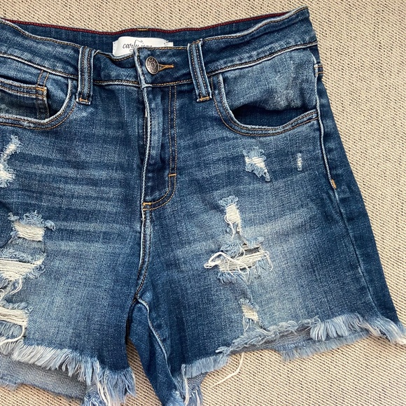 Women's Midrise Distressed Darkwash Jean Shorts - Picture 3 of 4